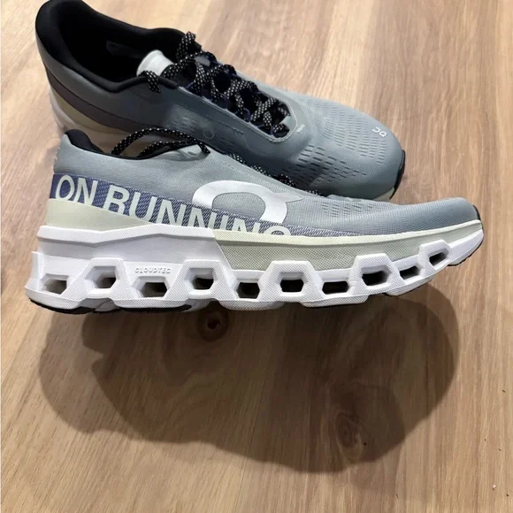 On Cloundmonster 2, M10.5 - Picture 2 of 4